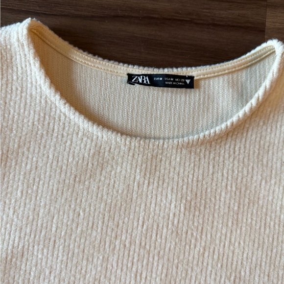 Lot of Two Zara cropped long sleeve tops - Picture 2 of 6